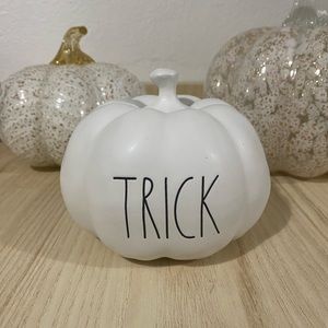 Rae Dunn Trick pumpkin